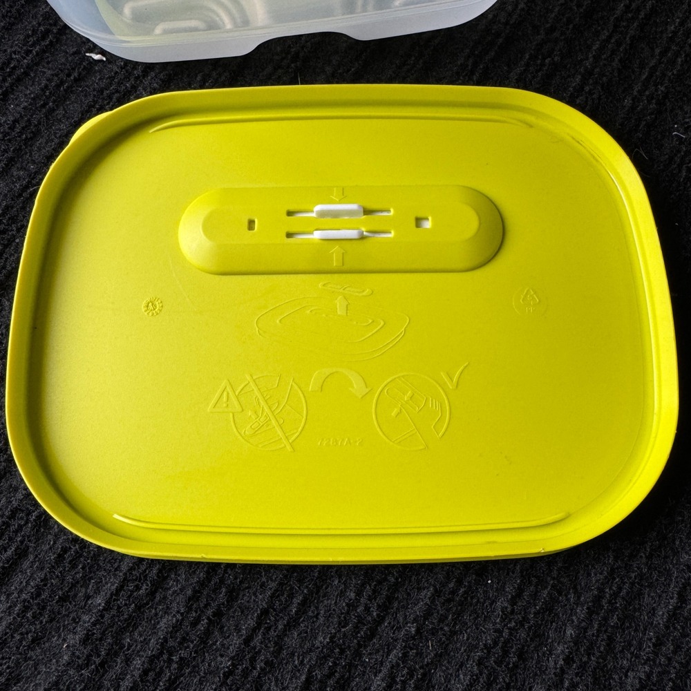 Tupperware FridgeSmart Small Deep 1.8L Container Lime Green Lid 1 3/4 Qt - Picture 6 of 7